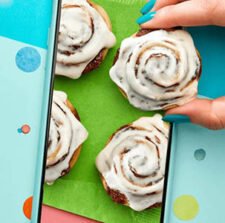 Cinnabon: Free 4-Ct BonBites